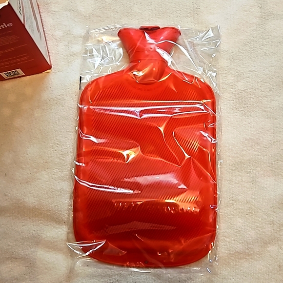 Hot Water Bottle Traditional Rubber Type. New In Box - Picture 6 of 7